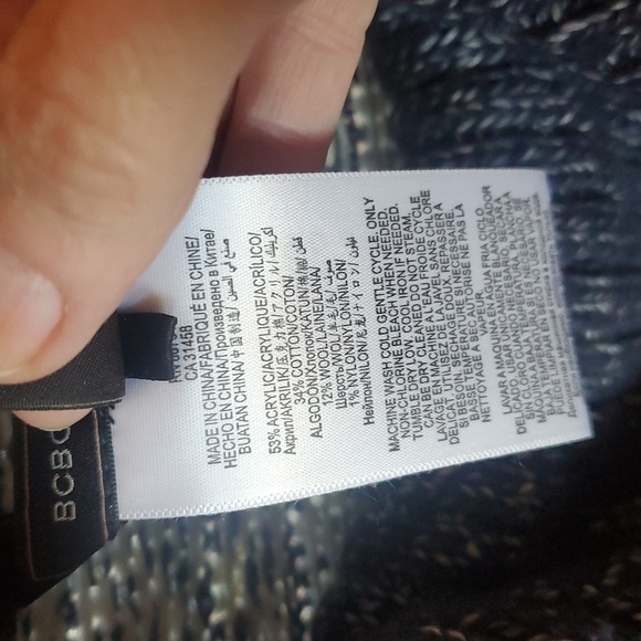 BCBGmaxAzria hi/lo sweater vest. Over sized M/L - Picture 2 of 9